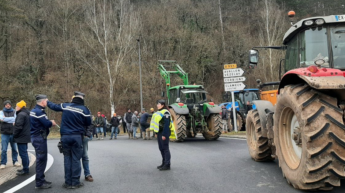 Des insoumis·es aux côtés des agriculteurs à Clamecy